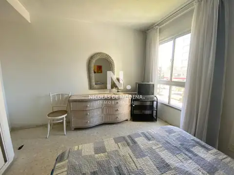 Sobre calle 20 y a pasos de todo  Departamento de 2 dormitorios en venta.