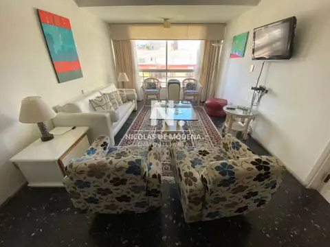 Sobre calle 20 y a pasos de todo  Departamento de 2 dormitorios en venta.