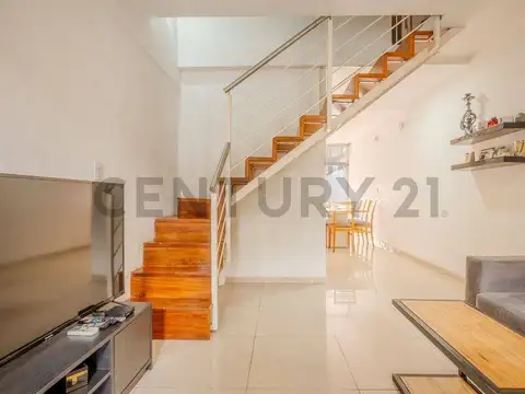 VENTA DUPLEX 3 AMB CON COCHERA, PATIO Y PARRILLA – CIUDADELA