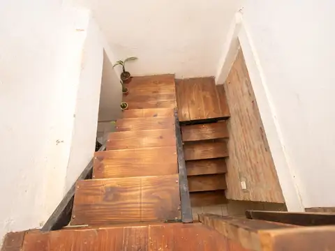 VENTA  3 DPTOS + 2 LOCALES COMERCIALES AL FRENTE