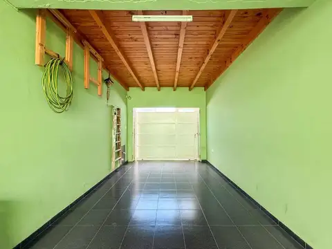 CASA EN VENTA LA PLATA 3 DORMITORIOS COCHERA