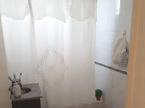 Oliden nº 63 e/Av. H. Yrigoyen y Sarmiento