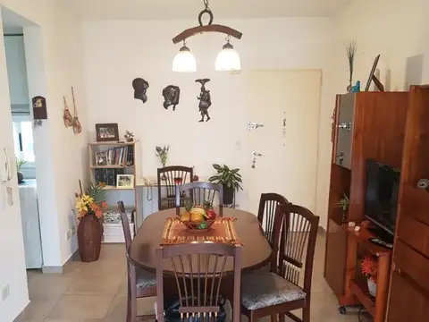 Oliden nº 63 e/Av. H. Yrigoyen y Sarmiento