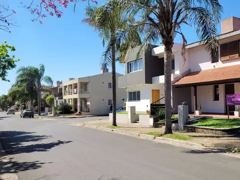 DUPLEX + DEPARTAMENTO SOBRE AVENIDA