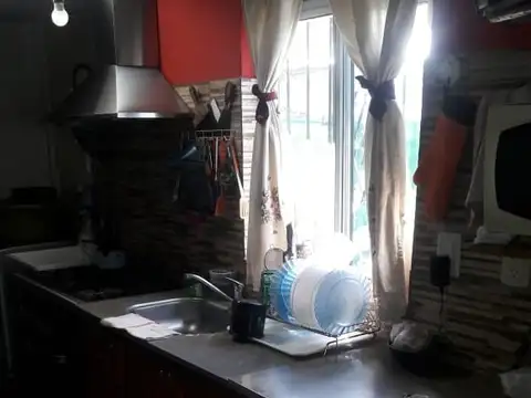 Casa con garage y jardin!