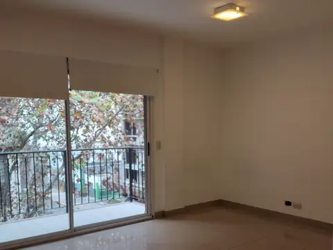 DEPARTAMENTO MONOAMBIENTE  AL FRENTE CON AMPLIO BALCON APTO PROFESIONAL
