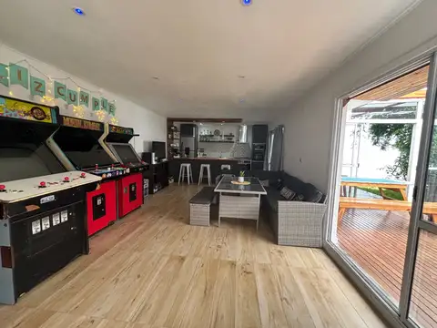 Casa en Venta con 3 cocheras