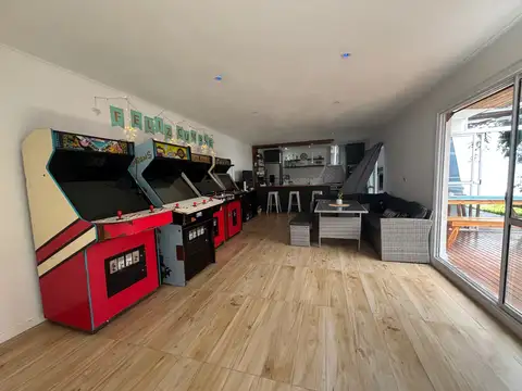 Casa 5 ambientes con 3 baños