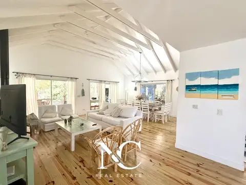 Casa 5 ambientes con 3 baños