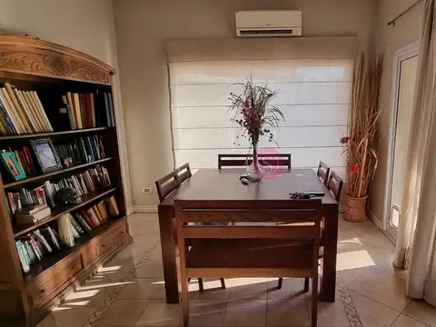 Casa 6 ambientes con 4 baños