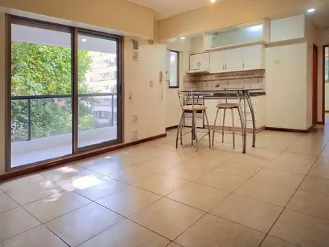 Santiago y Urquiza: excelente 1 dormitorio (c/parrillero)