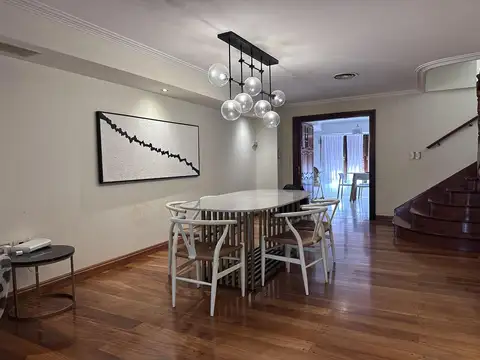 Casa 6 ambientes con 4 baños