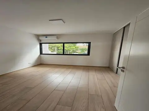 Casa de 5 ambientes con Jardin y Terraza