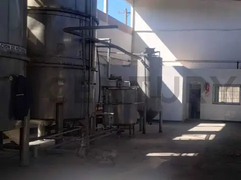 Galpon en Venta 590  mts Frente