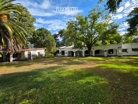 Monseñor De Andrea 800