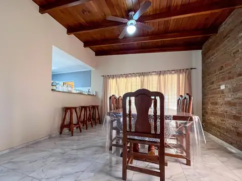 Casa 5 ambientes con 2 baños