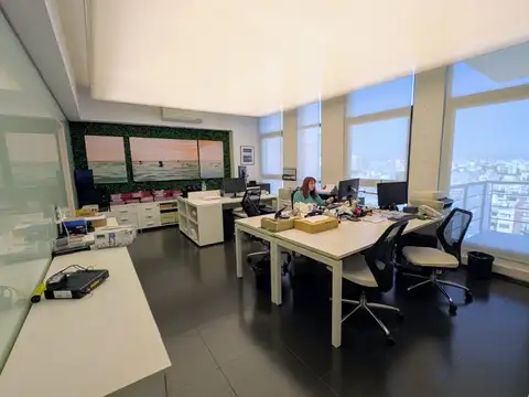 VENTA/ALQUILER  -Oficina de 135Mts. C/Cochera -Cabildo 600