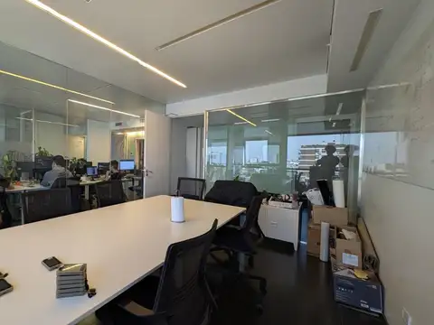 VENTA/ALQUILER  -Oficina de 135Mts. C/Cochera -Cabildo 600