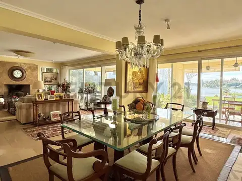 Casa 7 ambientes con 4 baños