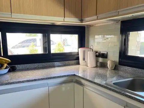 Casa en venta - 3 Dormitorios 2 Baños - Pilar