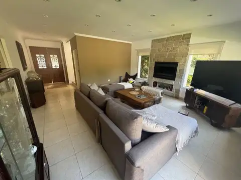 Casa en Venta con 3 cocheras