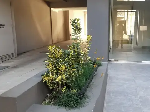 Flores De Estrada 5000, Piso 2