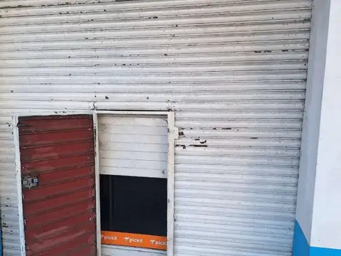 Avenida Hipólito Yrigoyen 900