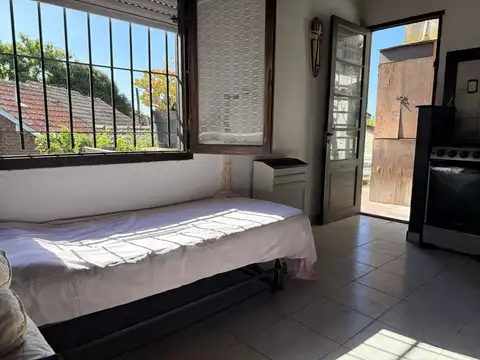 CASA 4 AMB CON JARDIN Y DEPTO 2 AMB INDEPENDIENTE