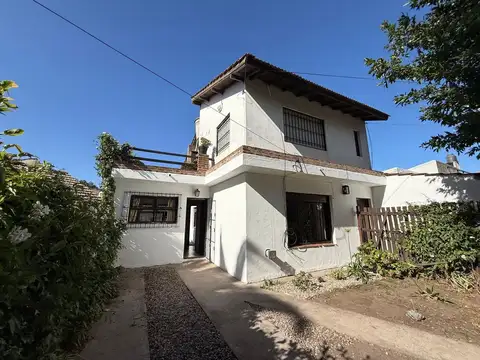 CASA 4 AMB CON JARDIN Y DEPTO 2 AMB INDEPENDIENTE