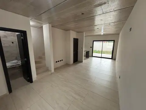 Casa 5 ambientes con 2 baños