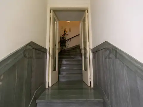 Casa 6 ambientes con 2 baños