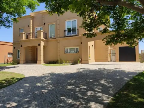 Casa 4 ambientes con 4 baños