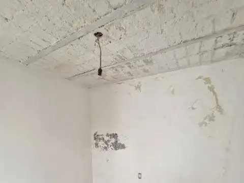 La Paz al 3200 (Departamento de pasillo 2 dormitorios + comodín C/Patio)