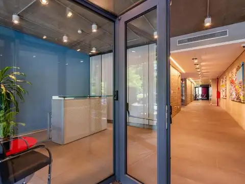 Oficina en Alquiler con 2 cocheras