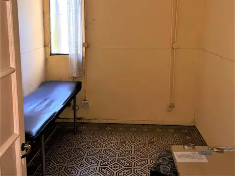 Casona céntrica - Venta - Navarro.-