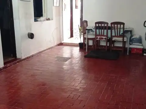 Casa 5 ambientes con 1 baño