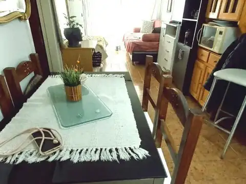 Monoambiente con patio en P.B a 2 cuadras del mar!.