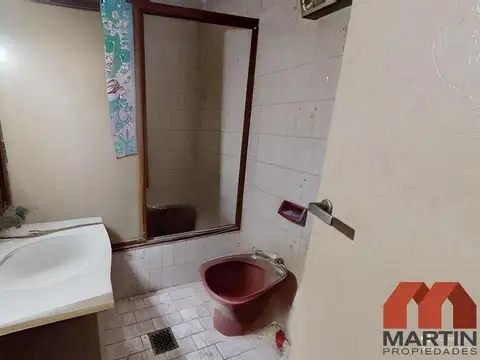 Chalet en venta en Martinez 5 ambientes, 2 baños, para dos familias A RECICLAR. 6 C/Av Sta Fe.