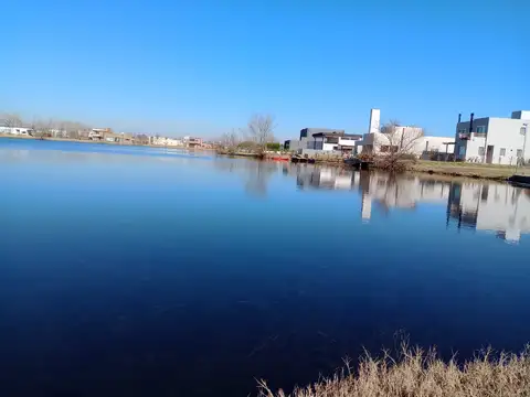 EXCELENTE LOTE AL LAGO DE 820 MTS. BARRIO SANTA ISABLE . ING. MASCTHWITZ