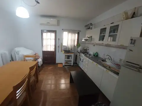 Casa 4 ambientes con 1 baño