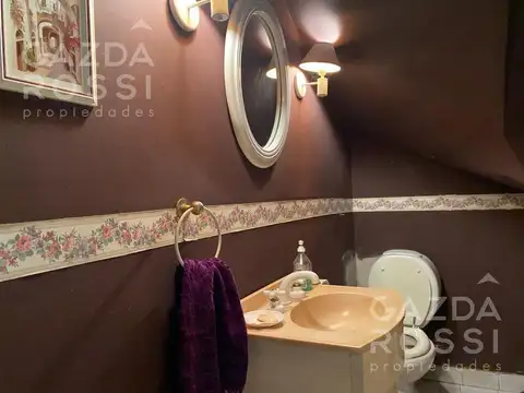 Casa 6 ambientes con 2 baños