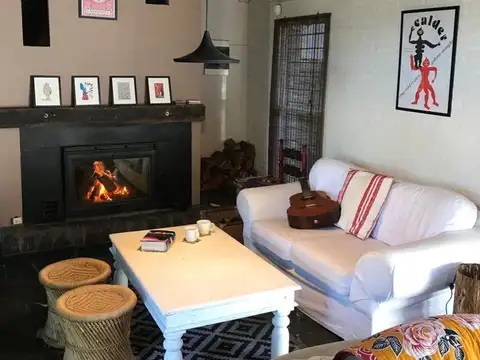 Casa 4 ambientes con 2 baños