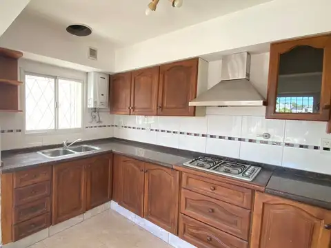 Casa en Venta con jardín Jose Leon Suarez