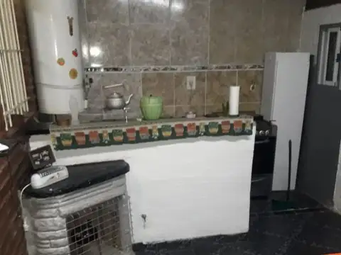 Casa 4 ambientes con 1 baño