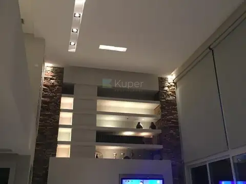 Casa en Venta con 6 cocheras