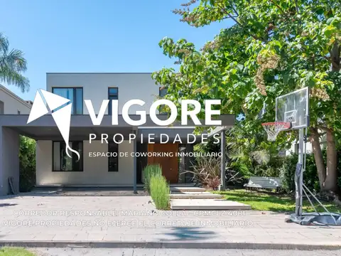 Casa en venta c/ cochera en Adrogué