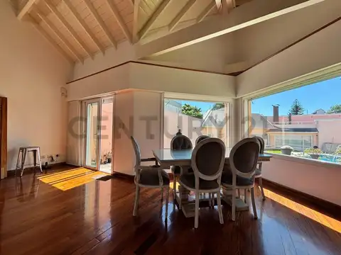 Casa 6 ambientes con 4 baños