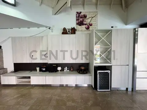 Casa en Venta con 6 cocheras