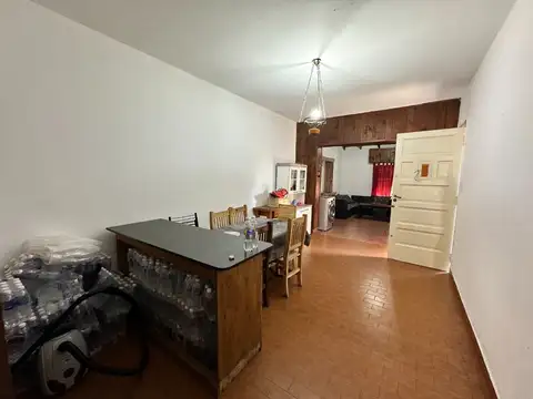 En venta Casa con amplio jardin en el centro de Jose C. Paz - A 150 mts de Gaspar Campos