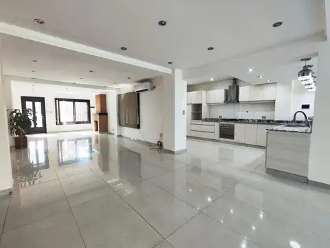 Casa 5 amb en venta - Hurlingham - PILETA COCHERA